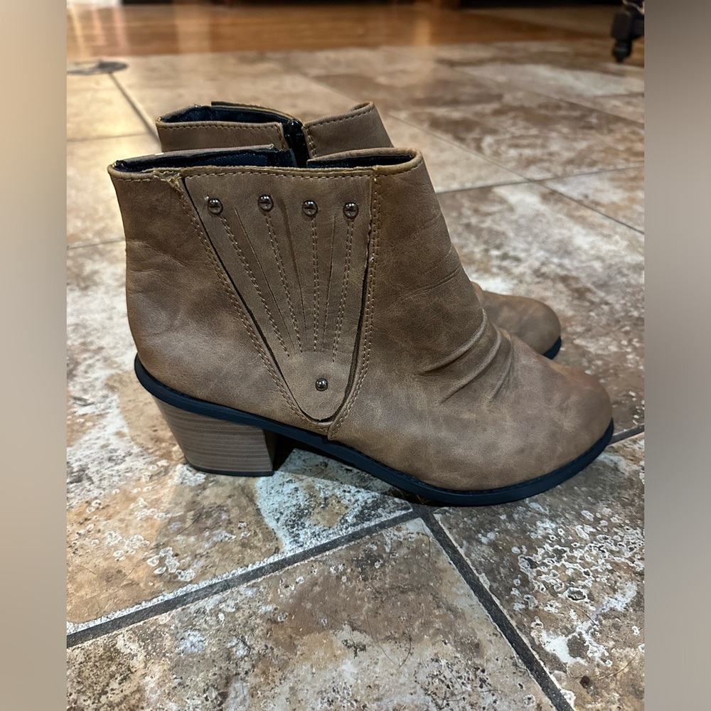 EUC Women’s Booties